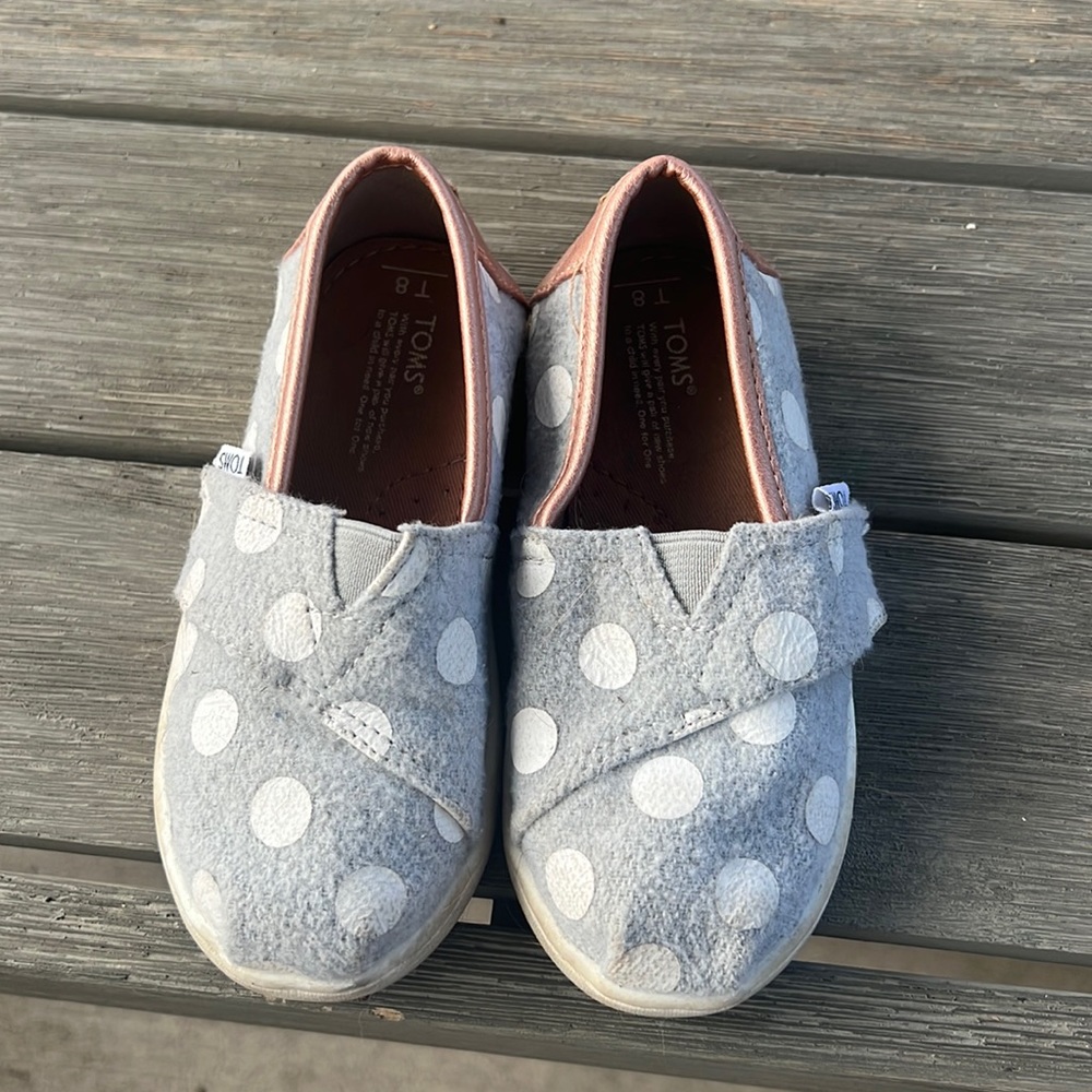 Girls Tom’s shoes! Great condition!